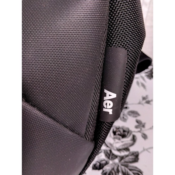 Aer Black Laptop Carry Spacious Bag 17" X 13" - Picture 9 of 10